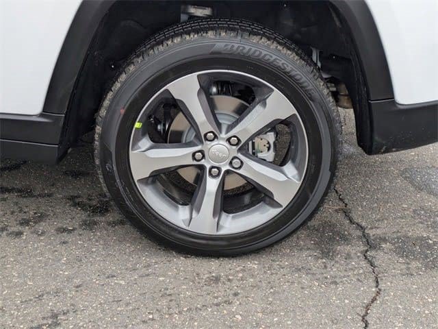New 2026 Jeep Grand Cherokee Limited w/ Luxury Tech Group II AWD/4WD image 32