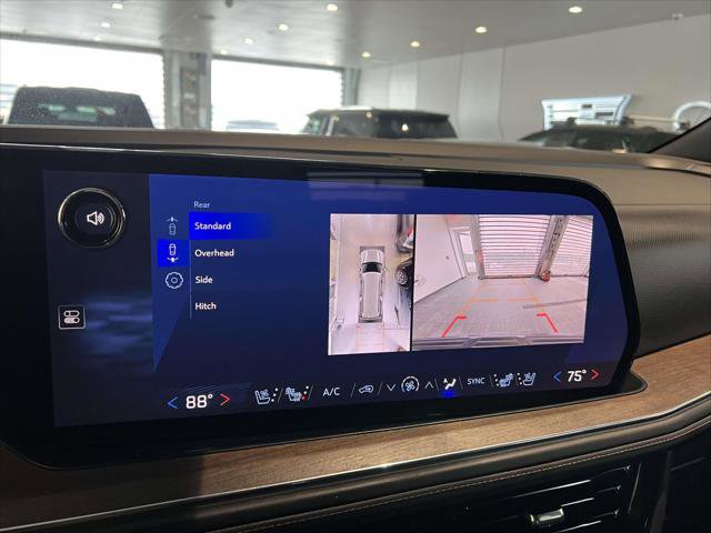 Used 2025 Chevrolet Suburban High Country image 28