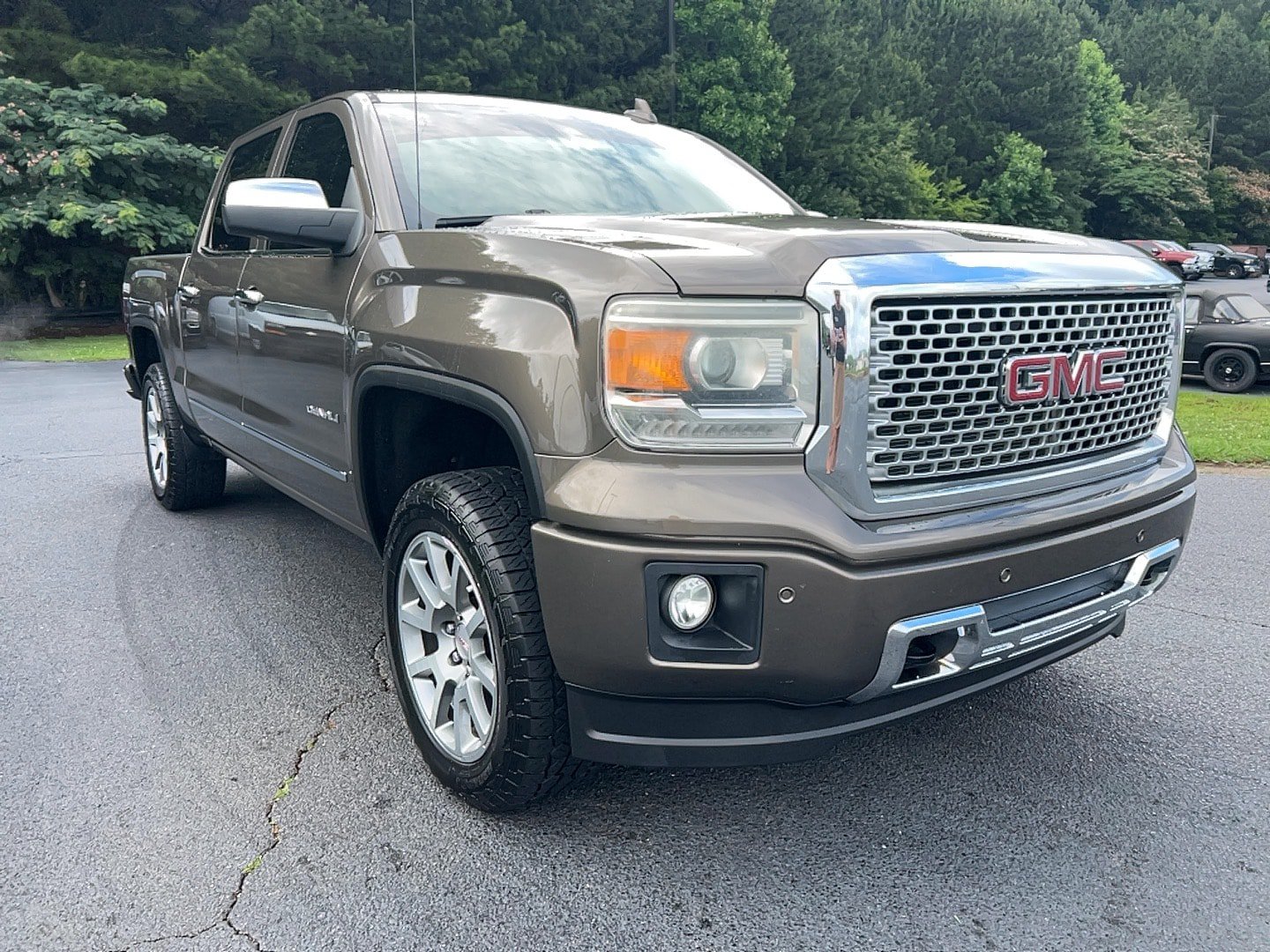 Used 2015 GMC Sierra 1500 Denali w/ Driver Alert Package AWD/4WD image 3