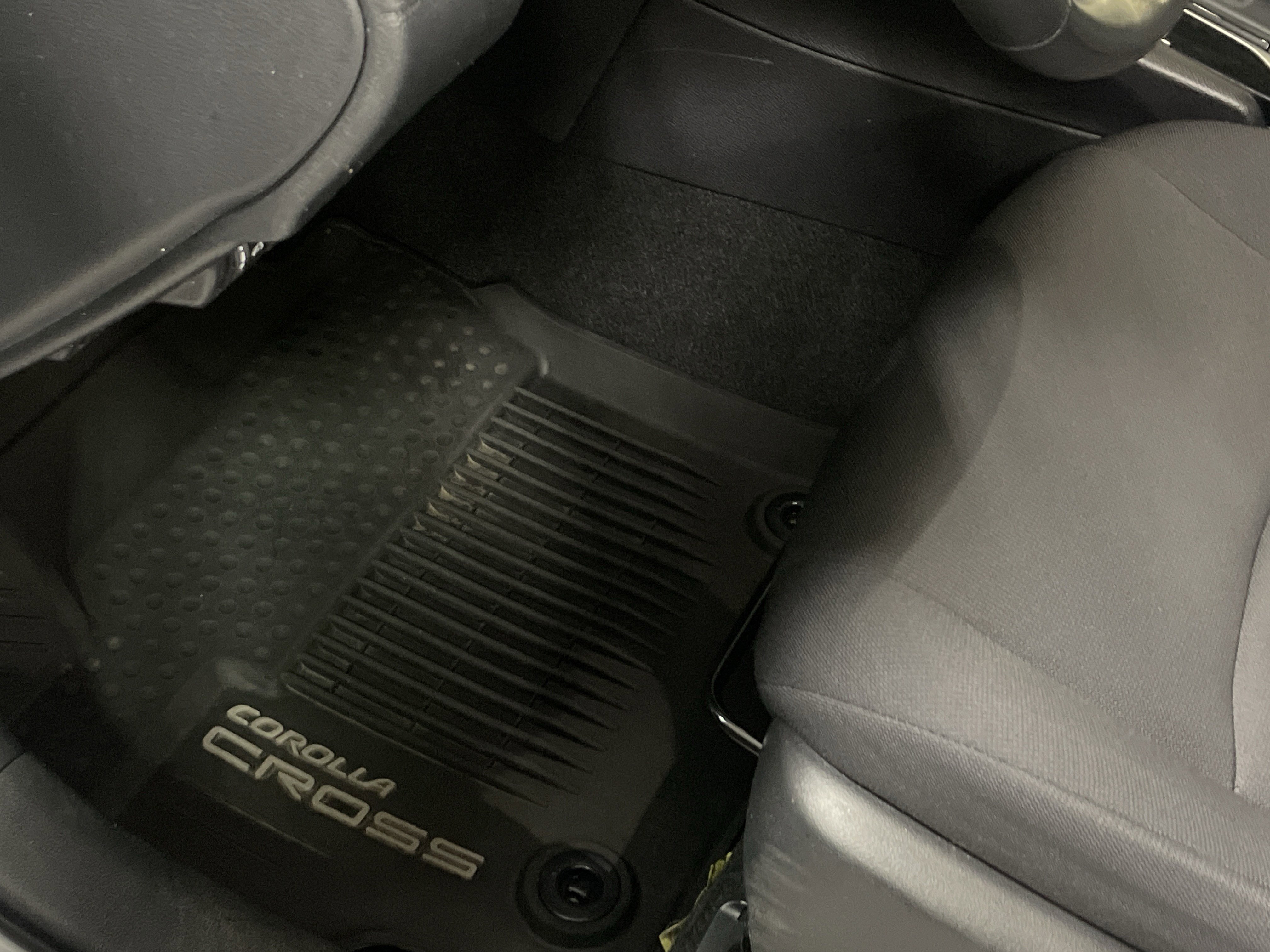 Certified 2022 Toyota Corolla Cross LE image 17