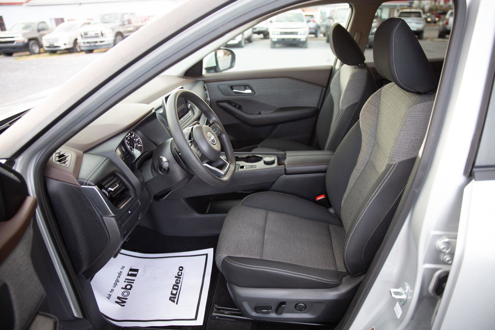 Used 2022 Nissan Rogue SV image 21