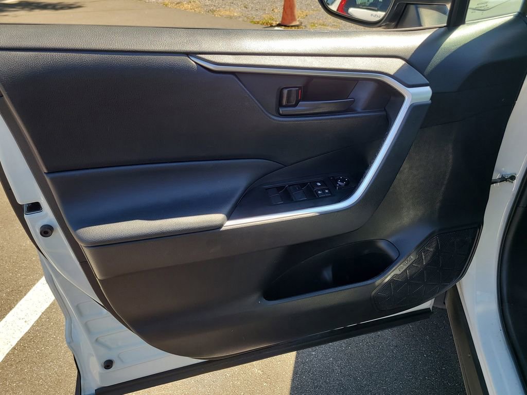 Used 2022 Toyota RAV4 LE image 14