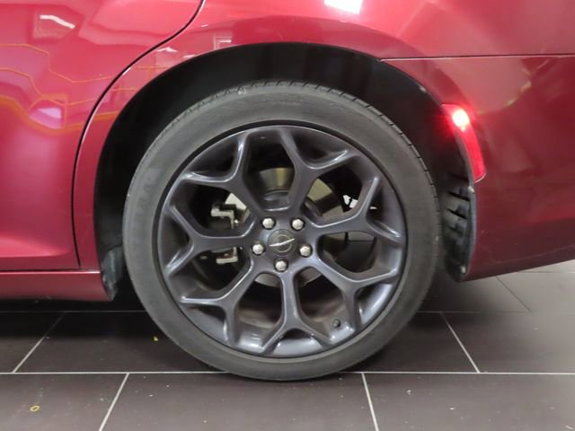 Used 2019 Chrysler 300 Touring w/ Sport Appearance Package image 16