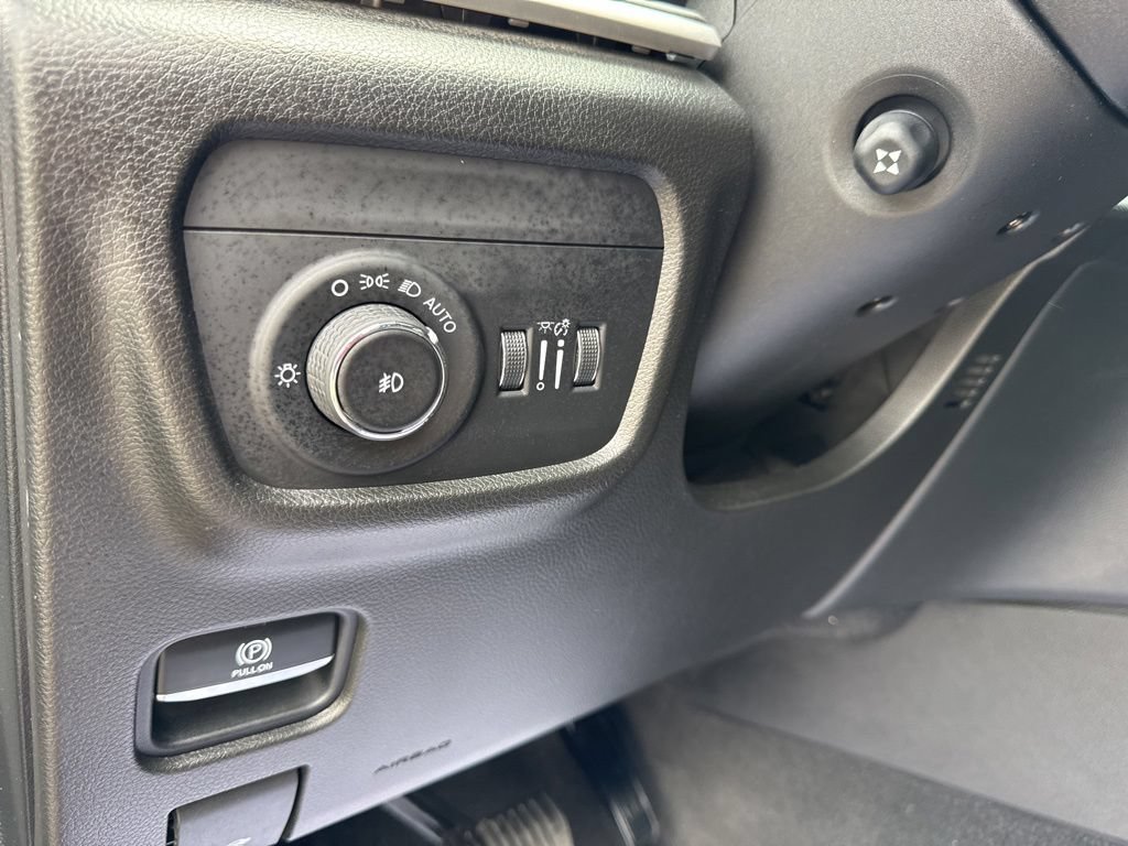 Used 2021 Jeep Grand Cherokee L Limited w/ Luxury Tech Group II AWD/4WD image 17