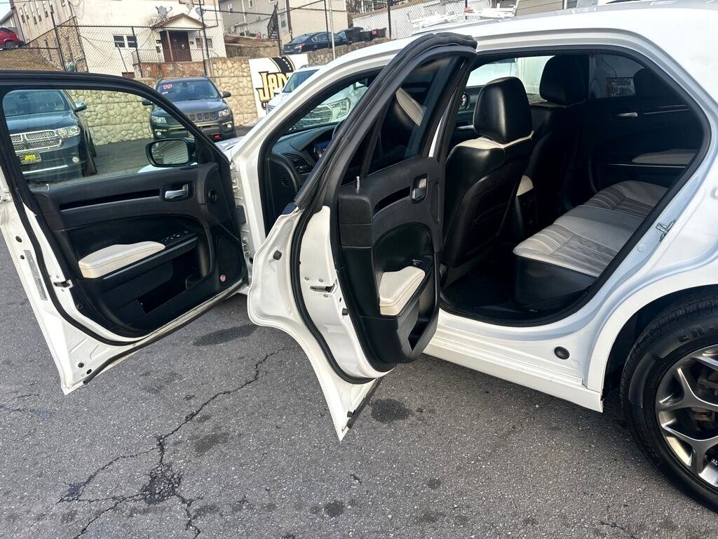 Used 2017 Chrysler 300 S image 8
