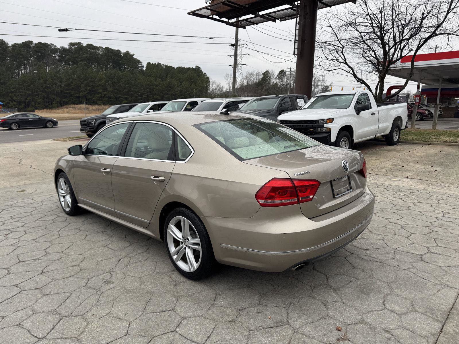 Used 2015 Volkswagen Passat TDI SEL Premium image 7