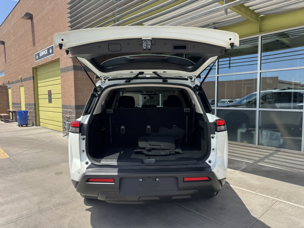 Used 2024 Nissan Pathfinder SV w/ Lighting Package (N92) FWD image 36