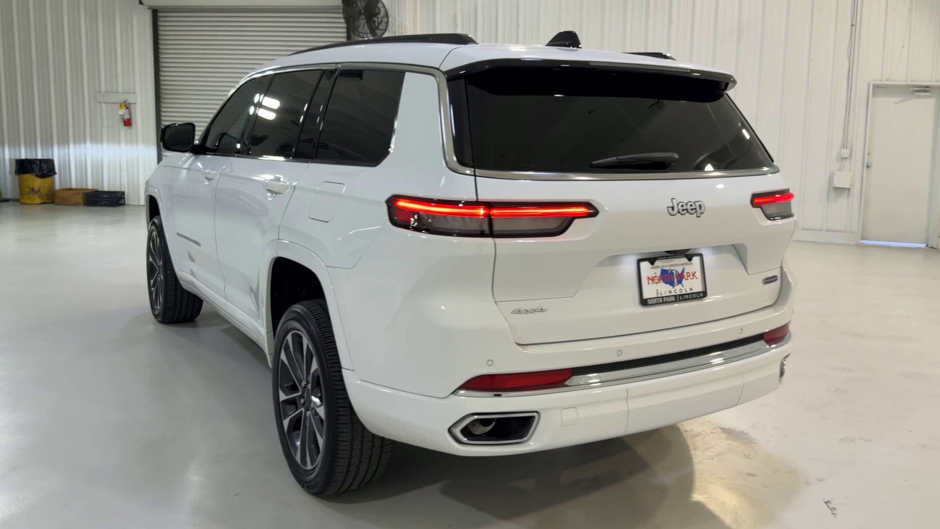 Used 2025 Jeep Grand Cherokee L Overland AWD/4WD image 8