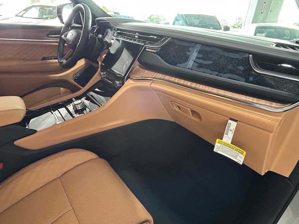 New 2025 Jeep Grand Cherokee Summit AWD/4WD image 28