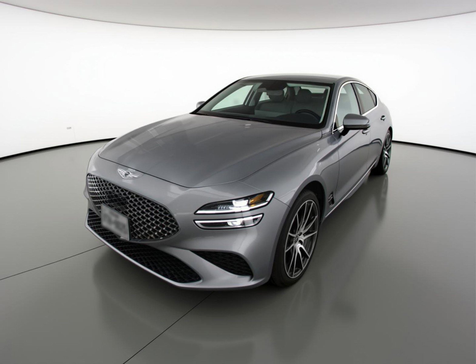 Used 2025 Genesis G70 2.5T image 3