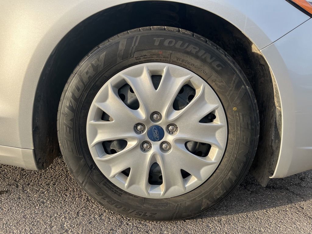 Used 2019 Ford Fusion S image 16