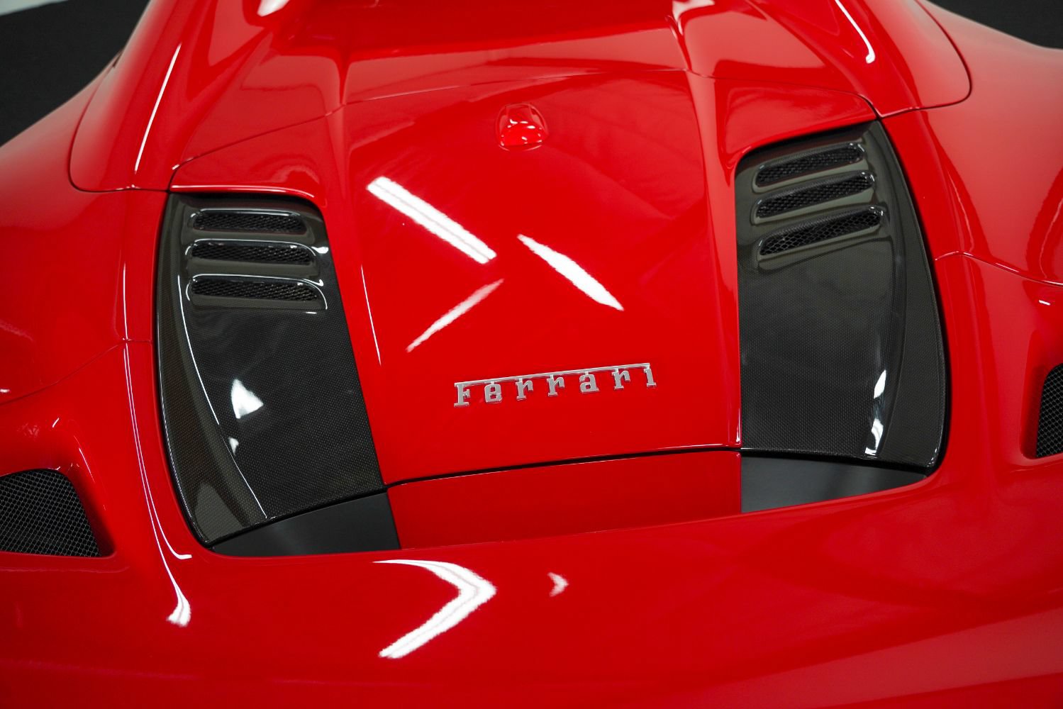 Used 2021 Ferrari F8 Tributo RWD image 25