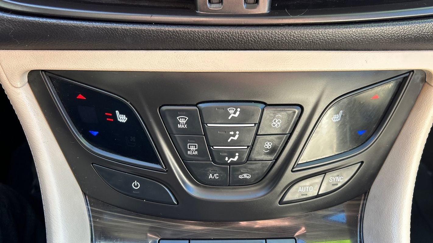 Used 2020 Buick Envision Essence image 31