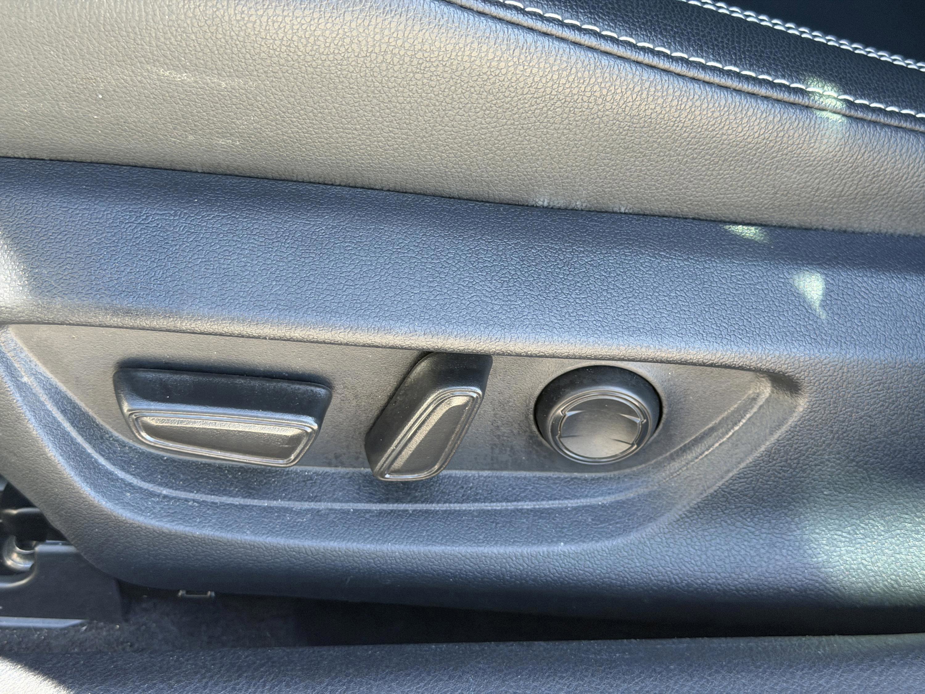 Used 2025 Toyota Camry SE w/ Convenience Package image 23