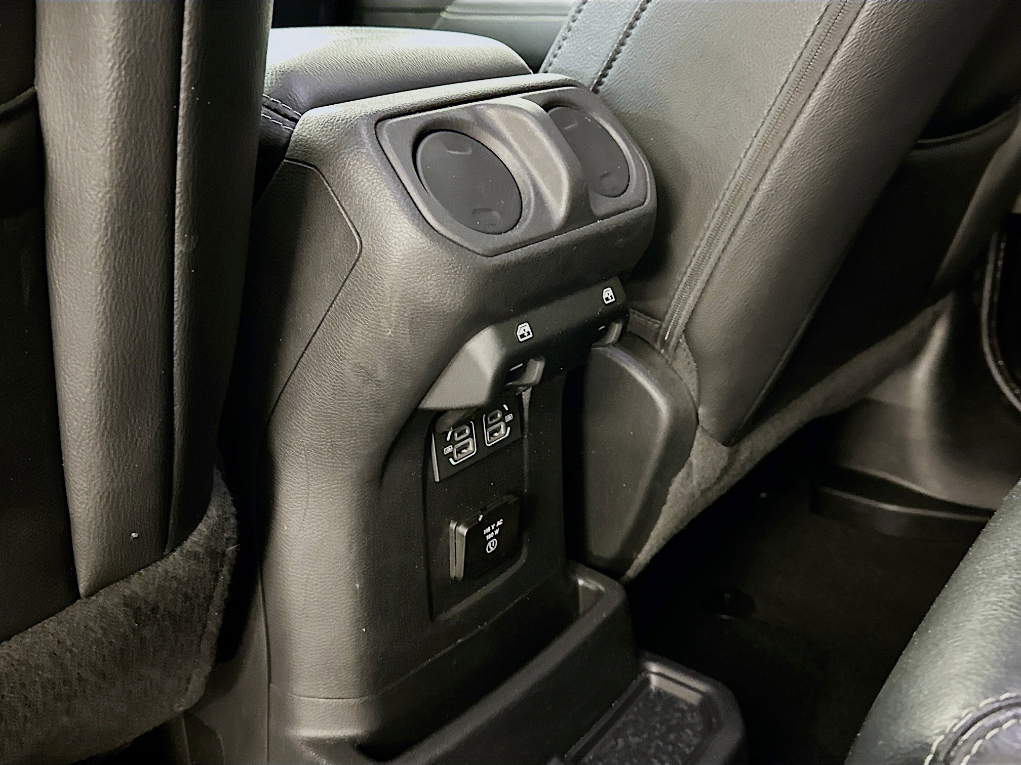 Used 2022 Jeep Wrangler Sahara w/ Cold Weather Group image 28