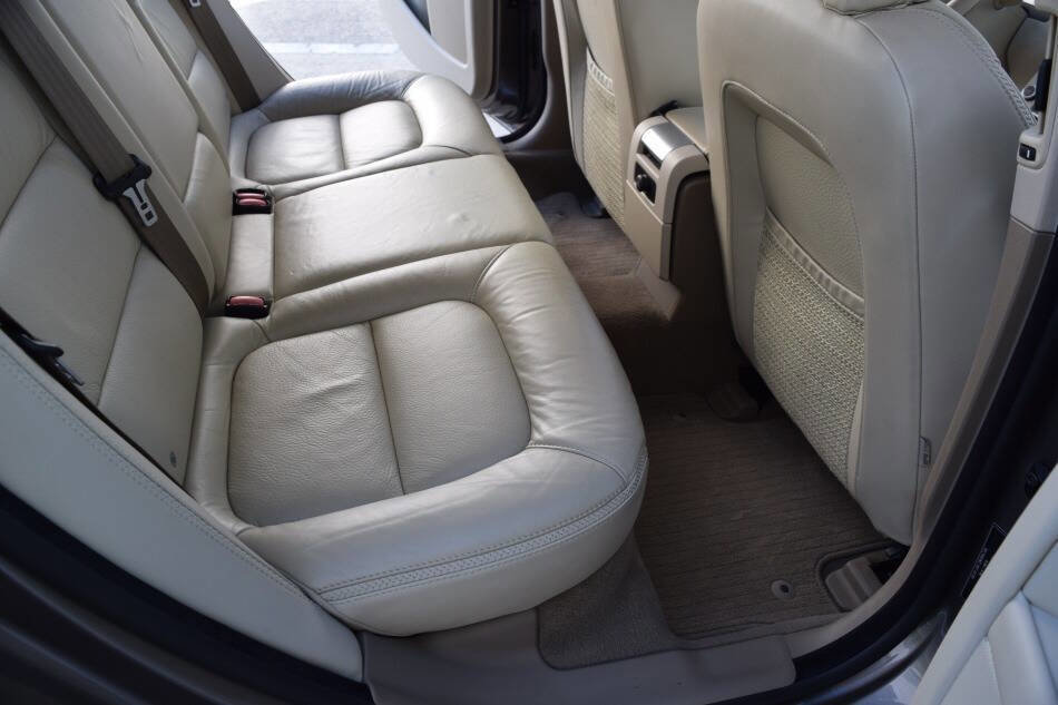 Used 2011 Volvo XC70 3.2 w/ Premium Pkg image 47