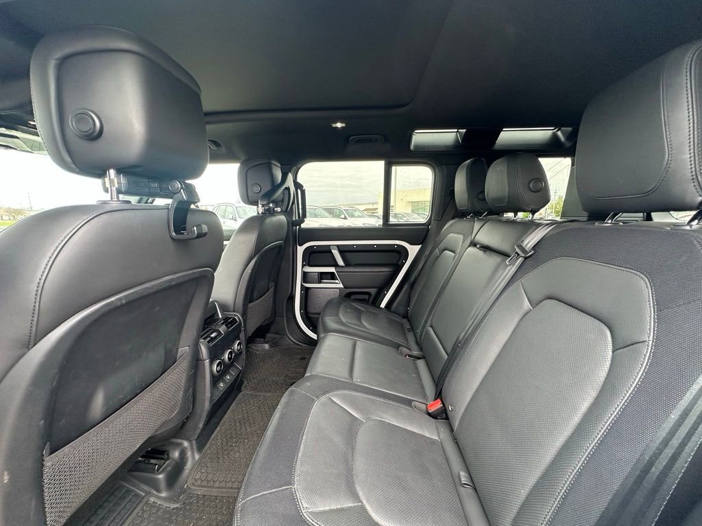 Used 2024 Land Rover Defender 110 X-Dynamic SE image 8