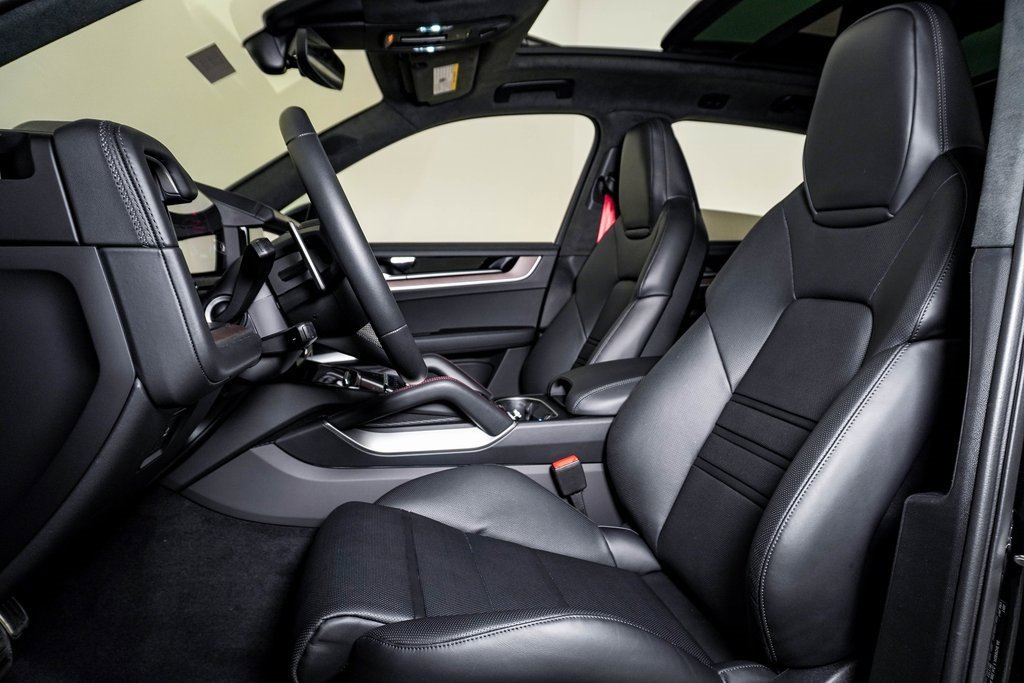 New 2026 Porsche Cayenne GTS image 5