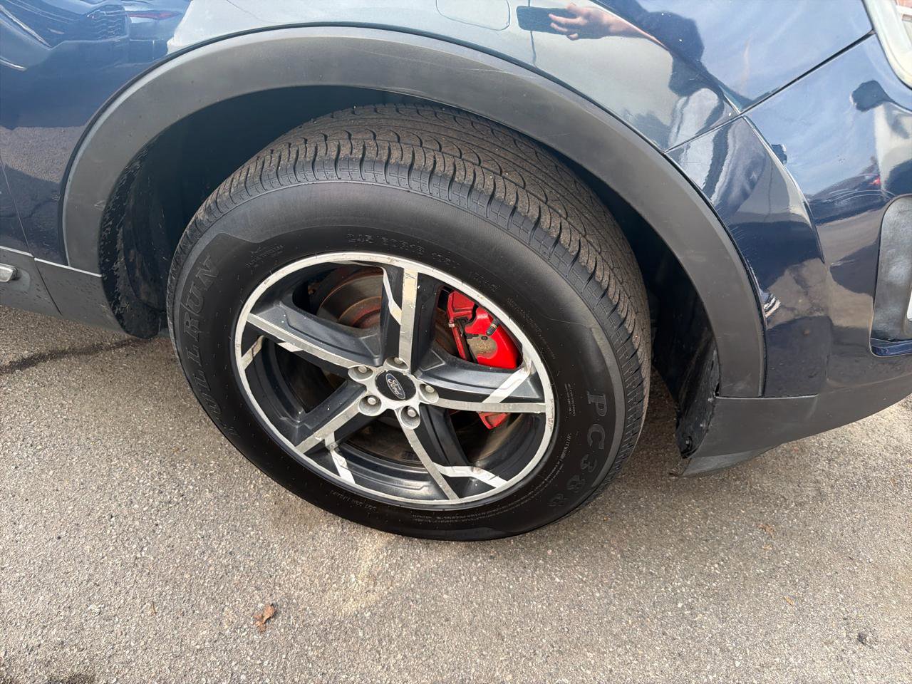 Used 2016 Ford Explorer XLT w/ Equipment Group 202A image 4