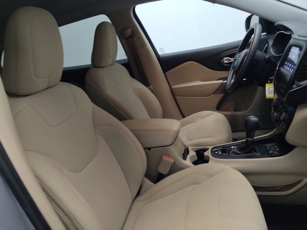 Used 2020 Jeep Cherokee Latitude FWD image 21