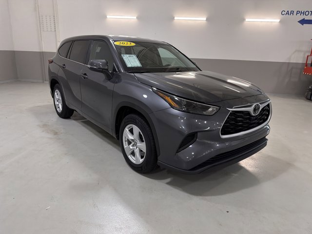 Used 2023 Toyota Highlander L FWD image 4