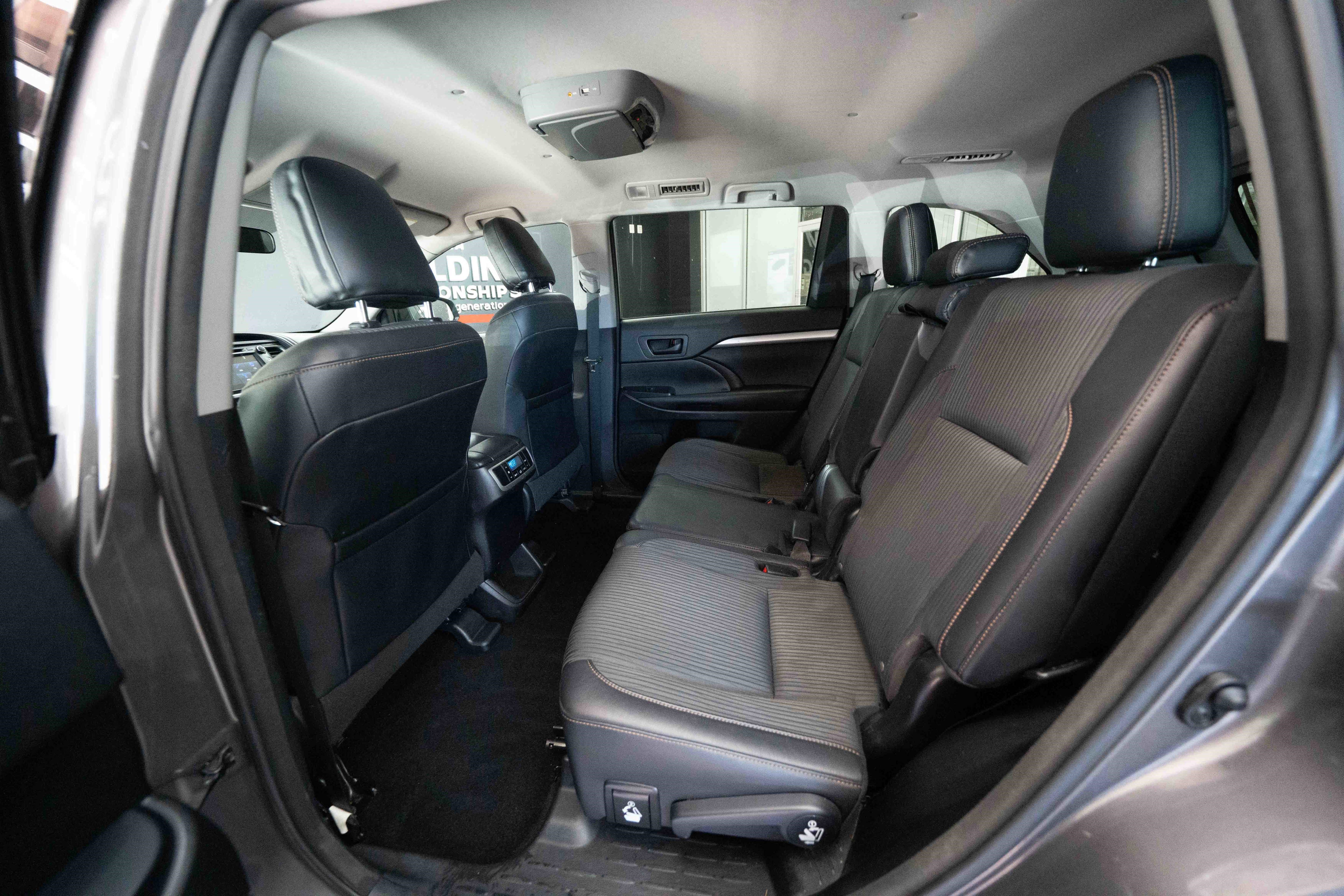 Used 2016 Toyota Highlander Plus AWD/4WD image 24