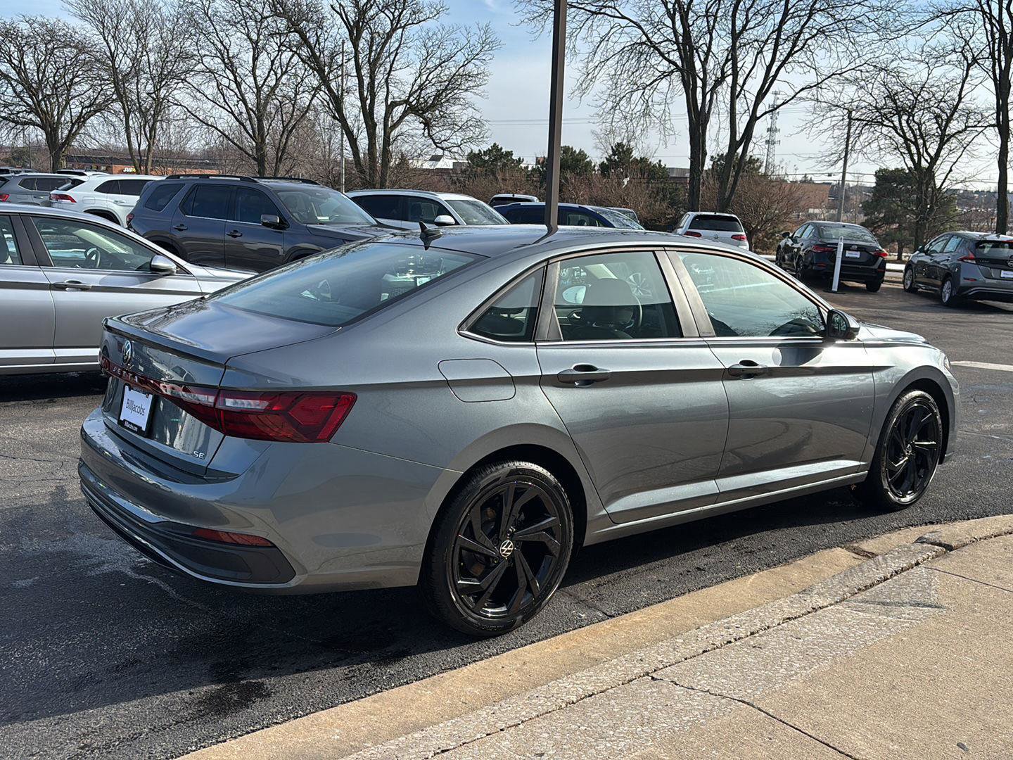 Used 2025 Volkswagen Jetta SE w/ Black Wheel Package image 8