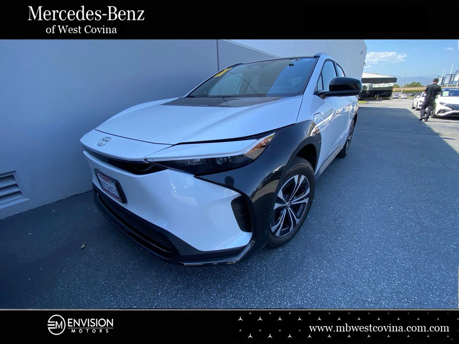 Used 2025 Toyota bZ4X FWD w/ Weather Package image 1