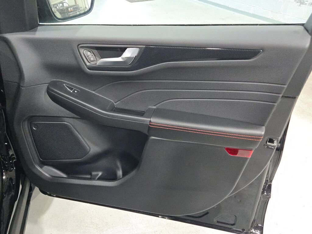 New 2025 Ford Escape ST-Line w/ Tech Pack #1 image 5
