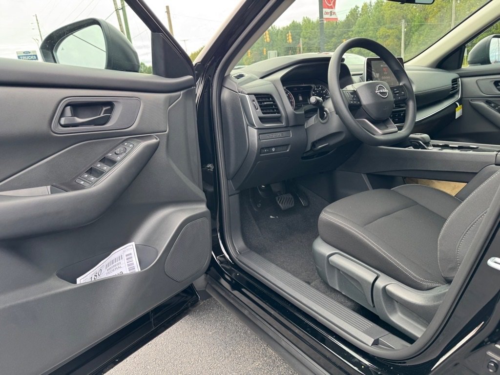New 2026 Nissan Rogue S image 13