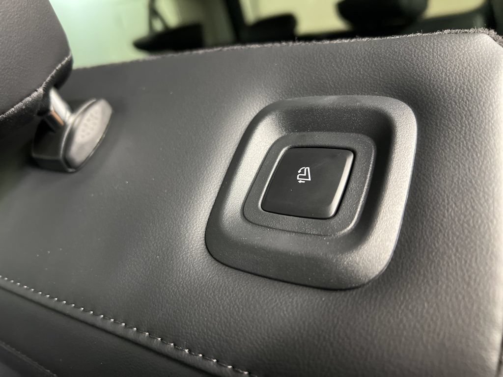 Used 2026 Lincoln Navigator L Premier AWD/4WD image 32