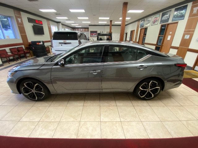 Used 2023 Nissan Altima 2.5 SR FWD image 4