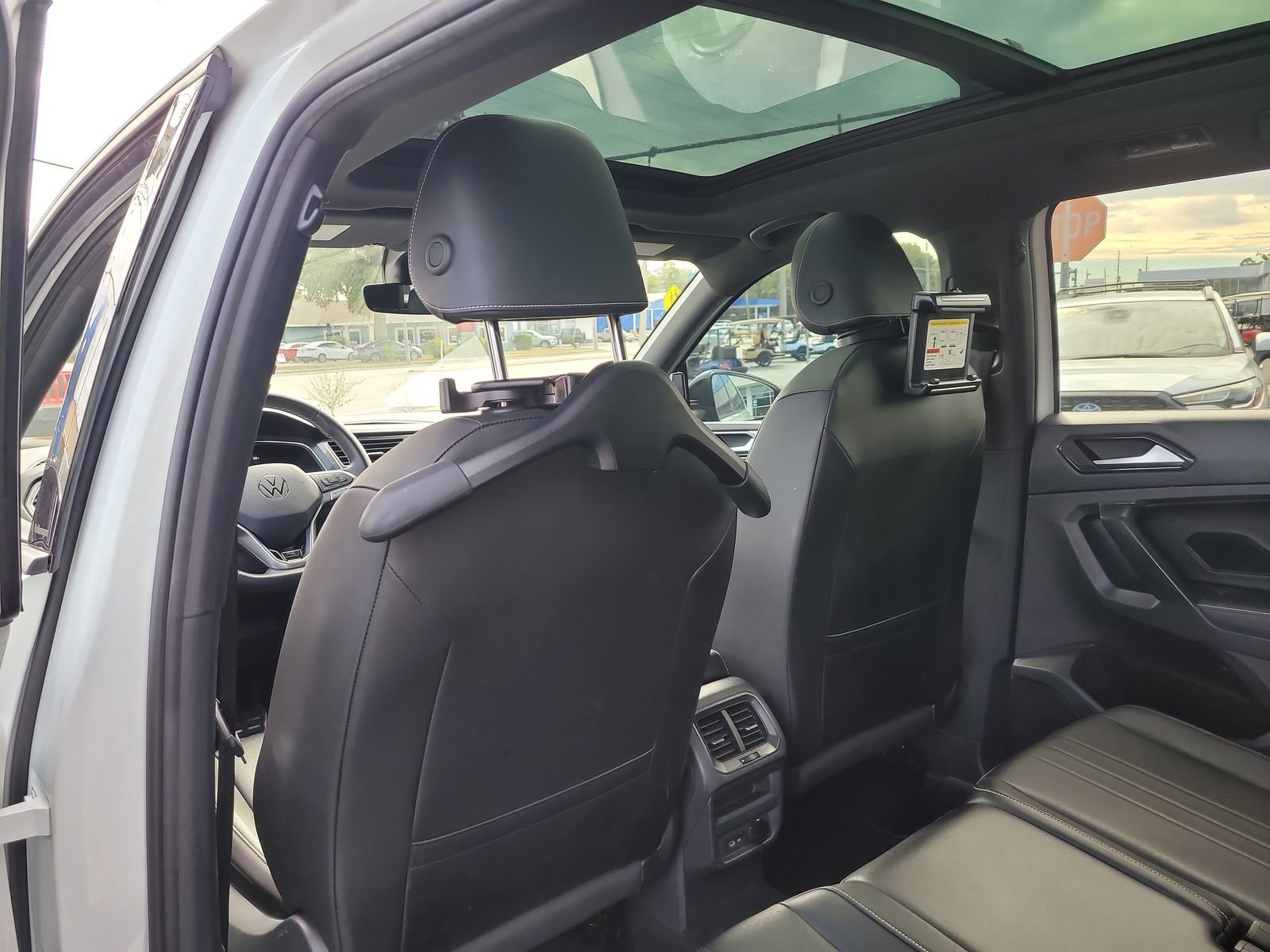 Used 2023 Volkswagen Tiguan SE R-Line image 14