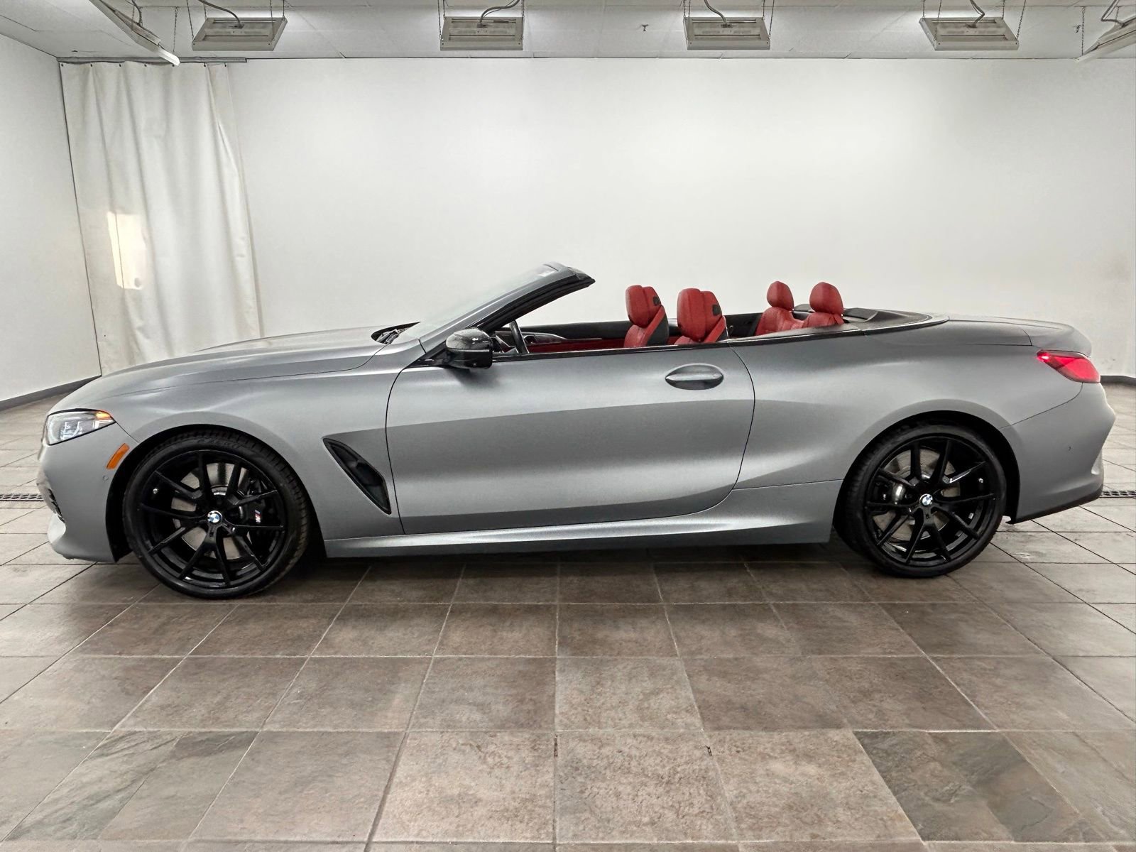 Used 2024 BMW M850i xDrive Convertible image 3