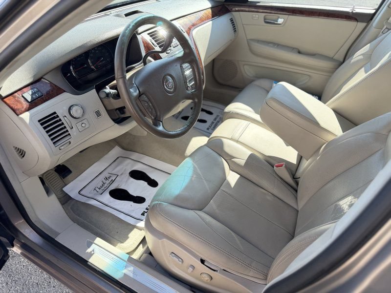 Used 2006 Cadillac DTS w/ Trunk Convenience Package FWD image 10