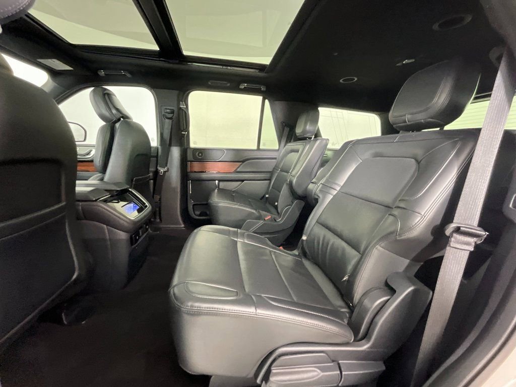 Used 2024 Lincoln Navigator Premiere image 25