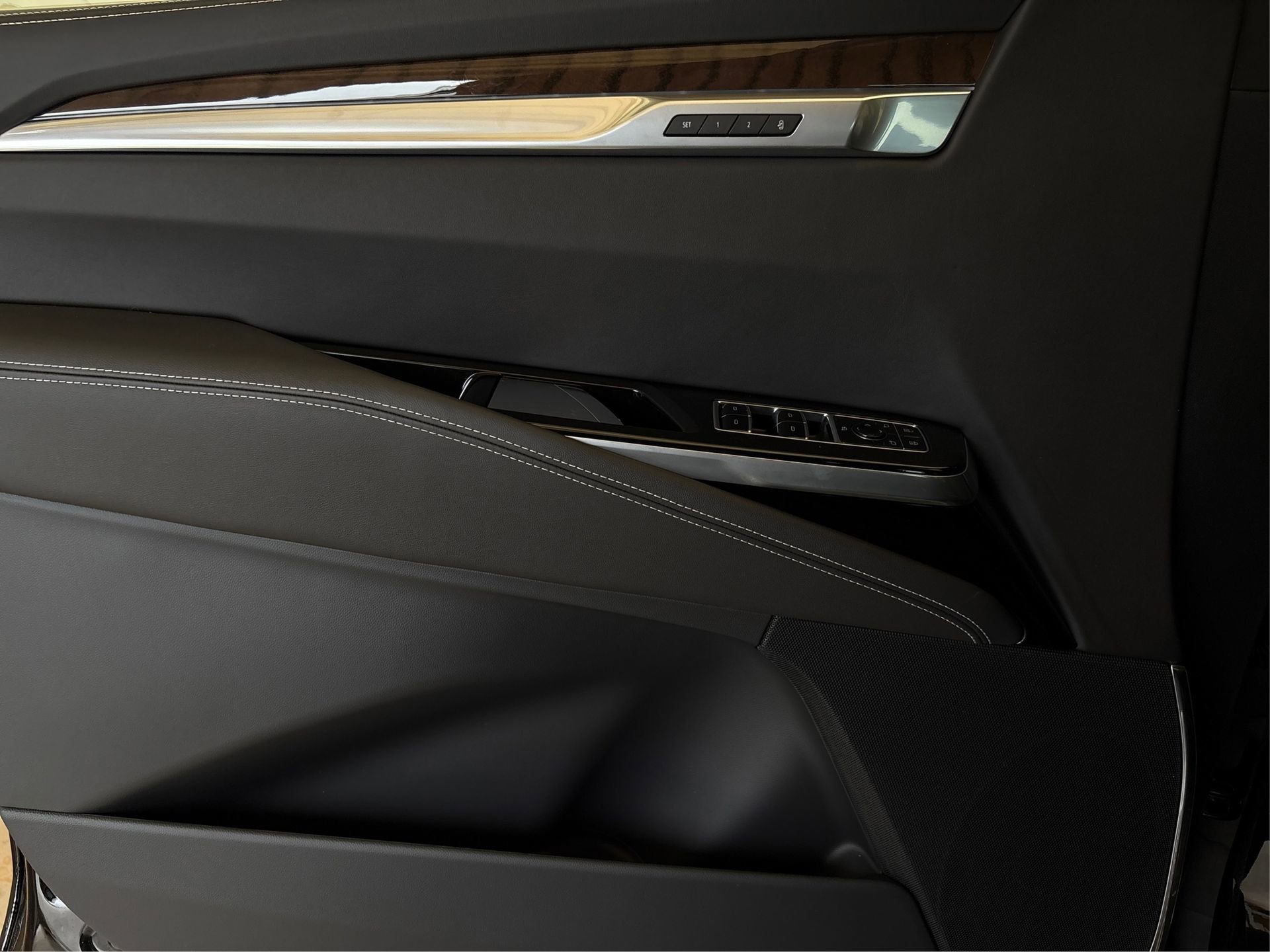 New 2026 Cadillac Escalade Platinum Sport w/ LPO, ONYX Package image 21