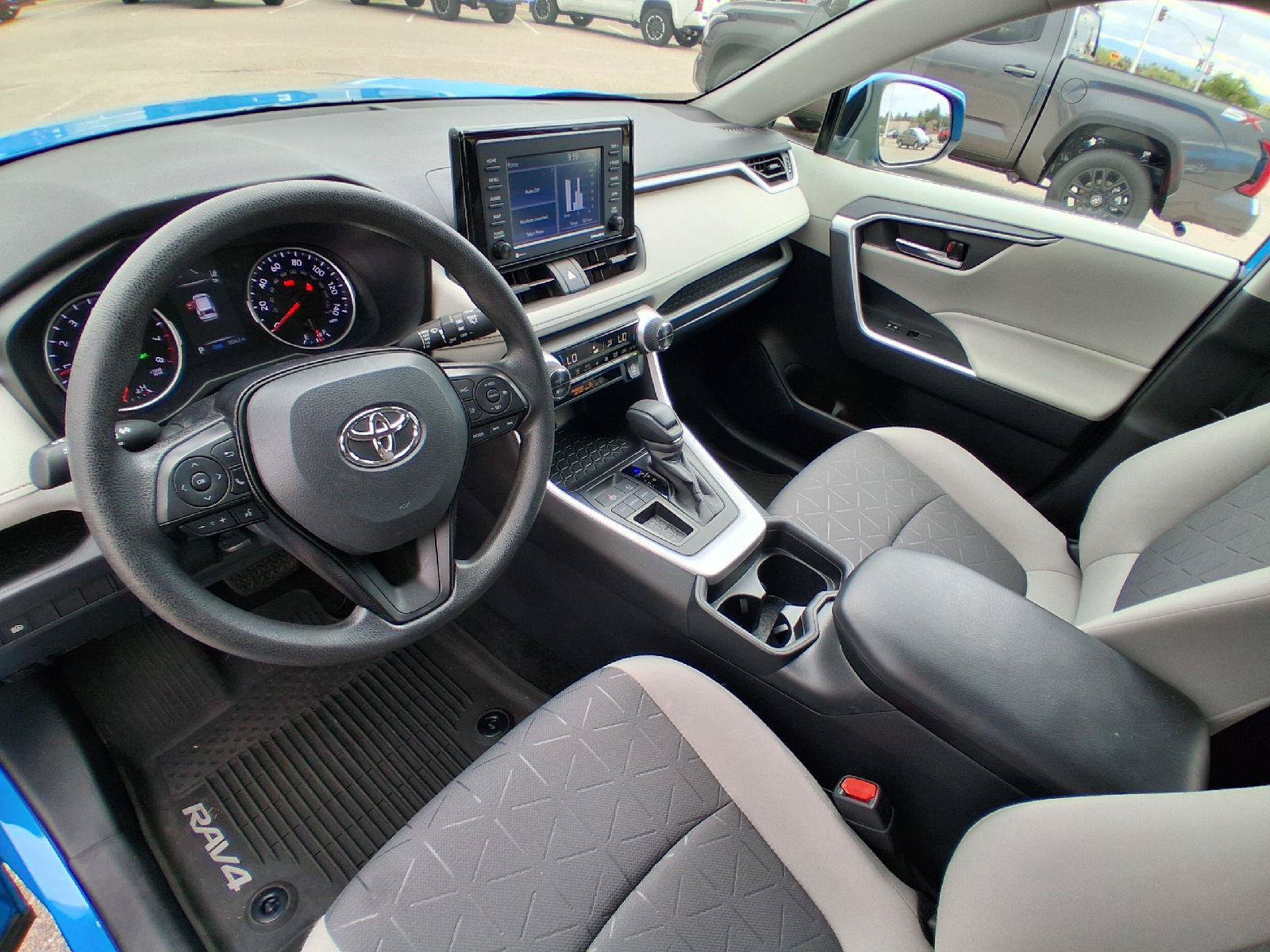 Used 2020 Toyota RAV4 XLE w/ Convenience Package FWD image 15