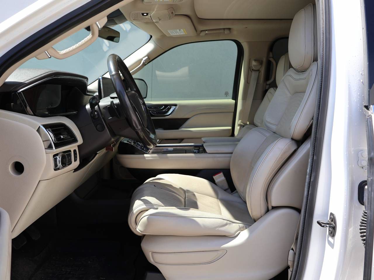 Used 2018 Lincoln Navigator L Reserve w/ Technology Package AWD/4WD image 8