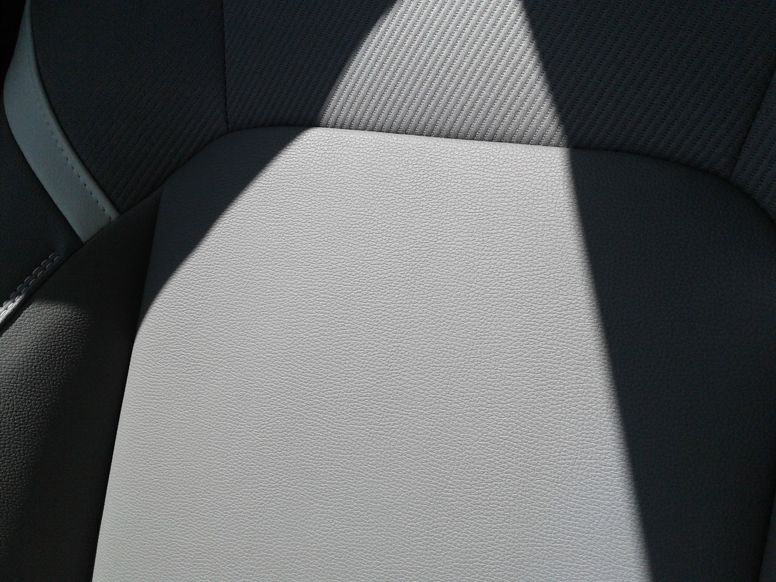 Used 2025 Toyota Camry SE w/ Convenience Package image 16