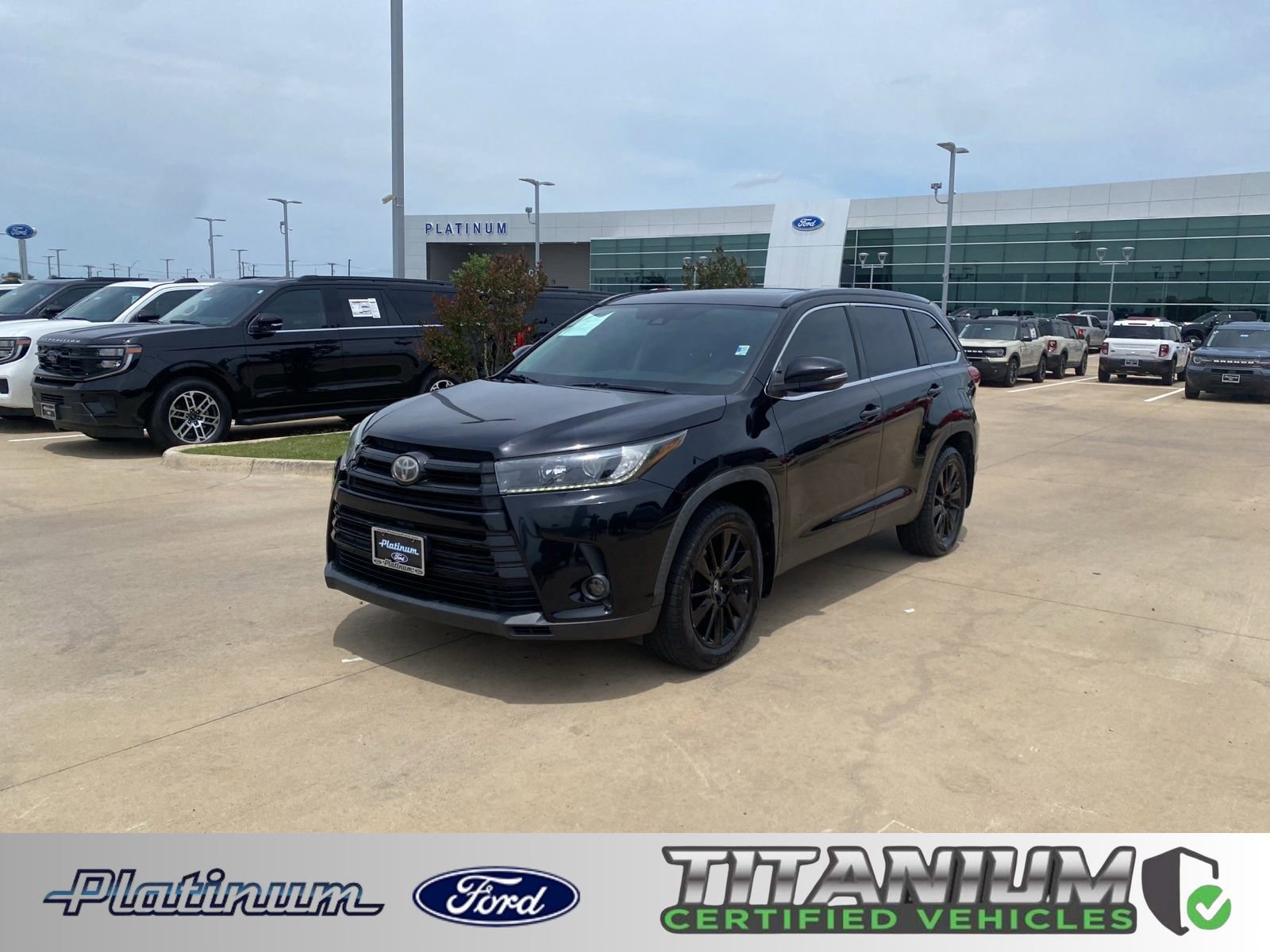 Used 2019 Toyota Highlander SE FWD 360° Tour