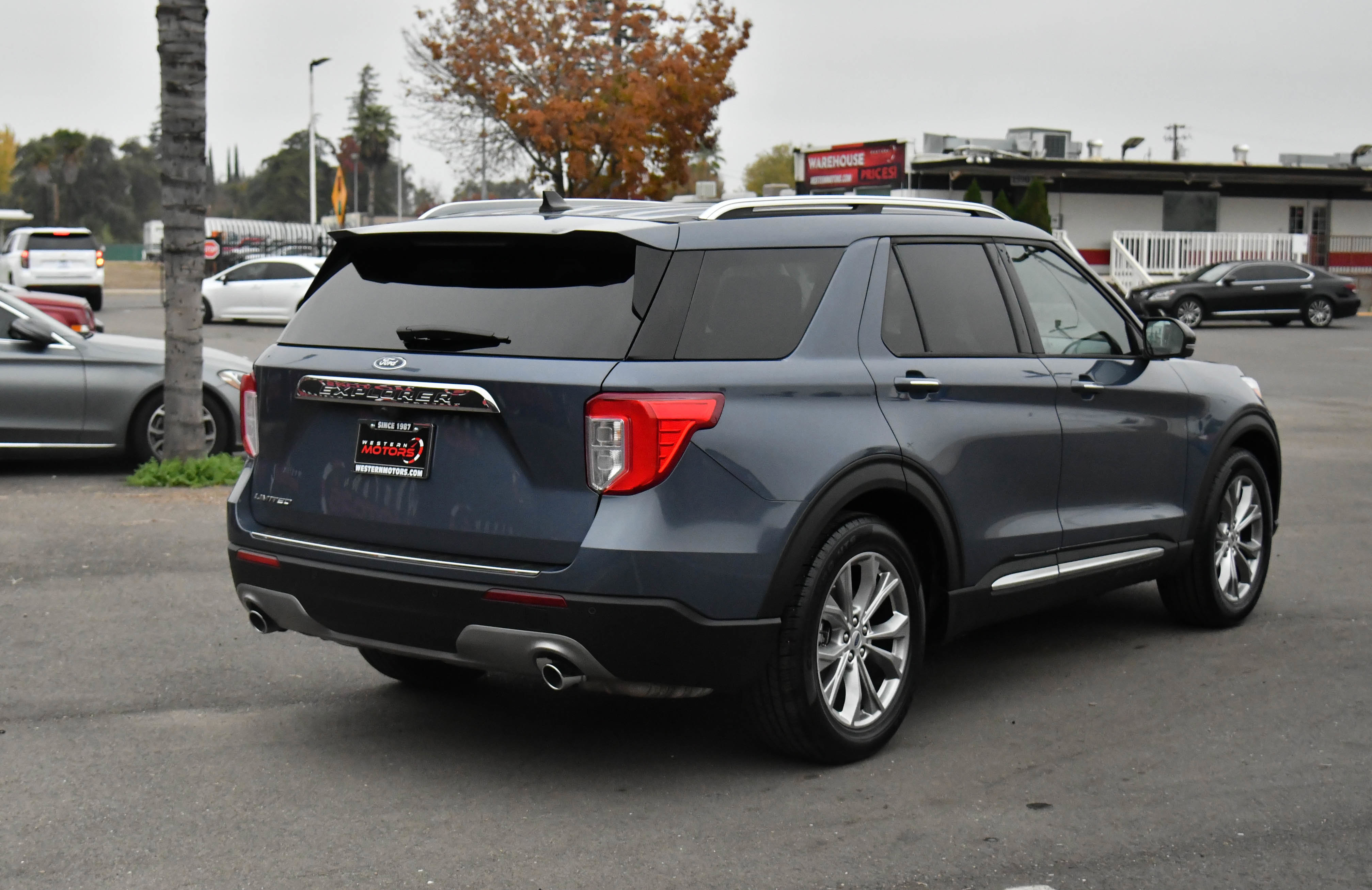 Used 2021 Ford Explorer Limited w/ Equipment Group 301A image 8