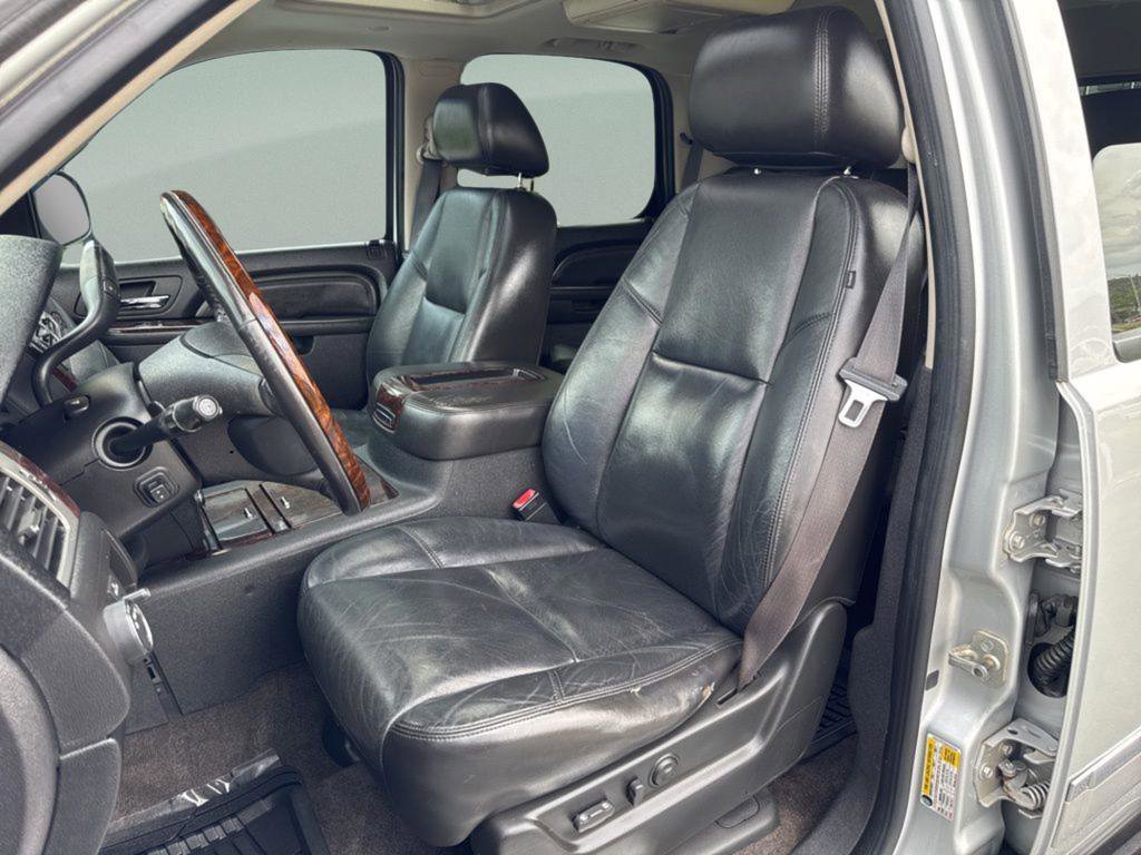 Used 2010 GMC Yukon Denali RWD image 10