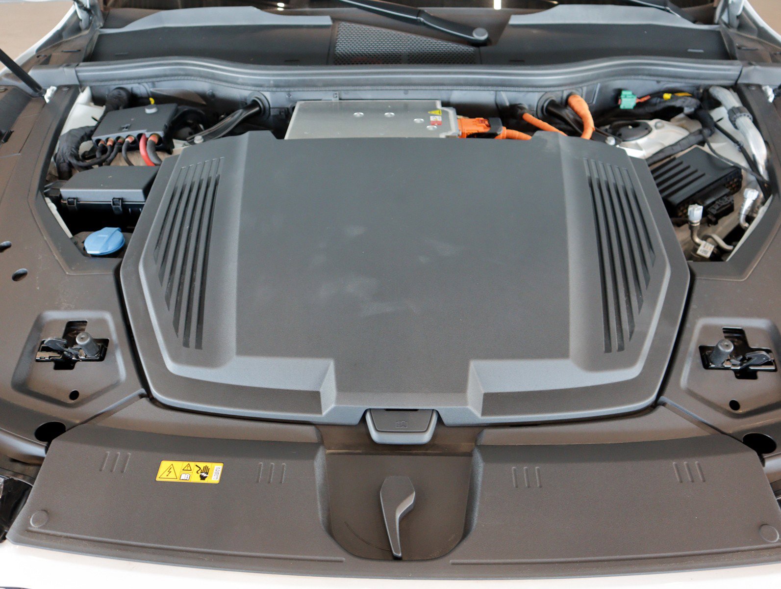 Used 2023 Audi e-tron Premium w/ Convenience Plus Package image 4