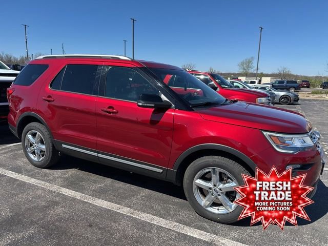 Used 2018 Ford Explorer XLT w/ Equipment Group 202A image 5