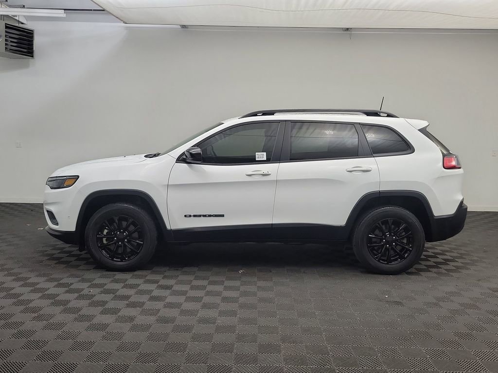 Used 2023 Jeep Cherokee Altitude Lux image 2