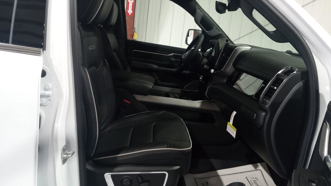 New 2026 RAM 1500 Laramie AWD/4WD image 4