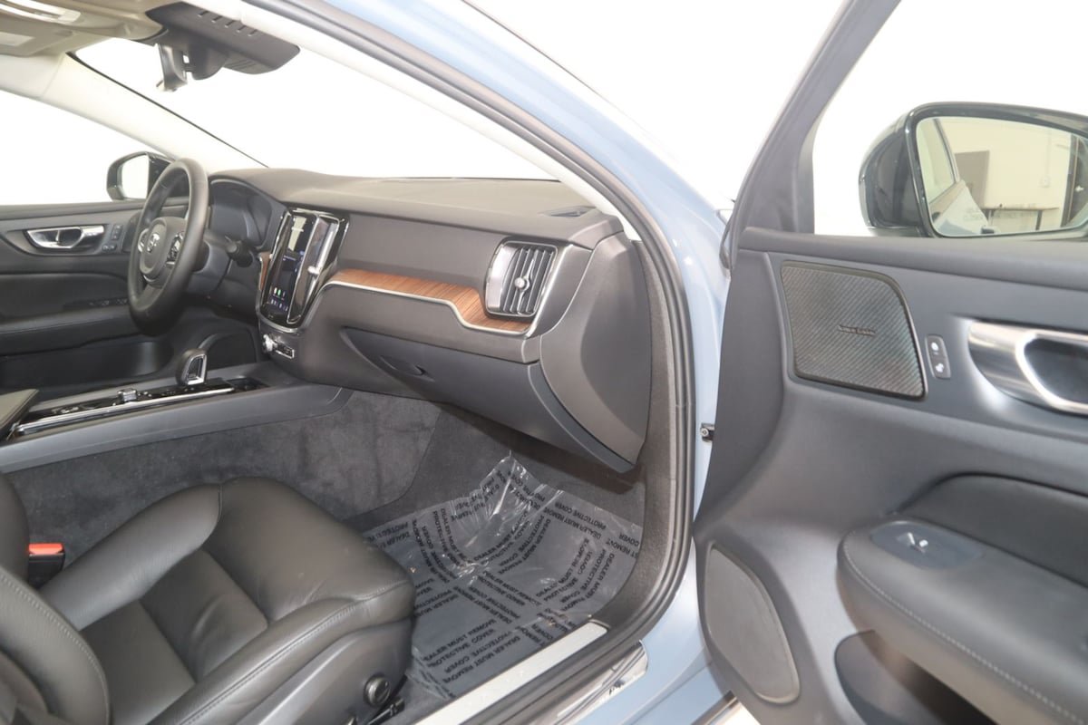 Used 2023 Volvo S60 B5 Plus AWD/4WD image 42