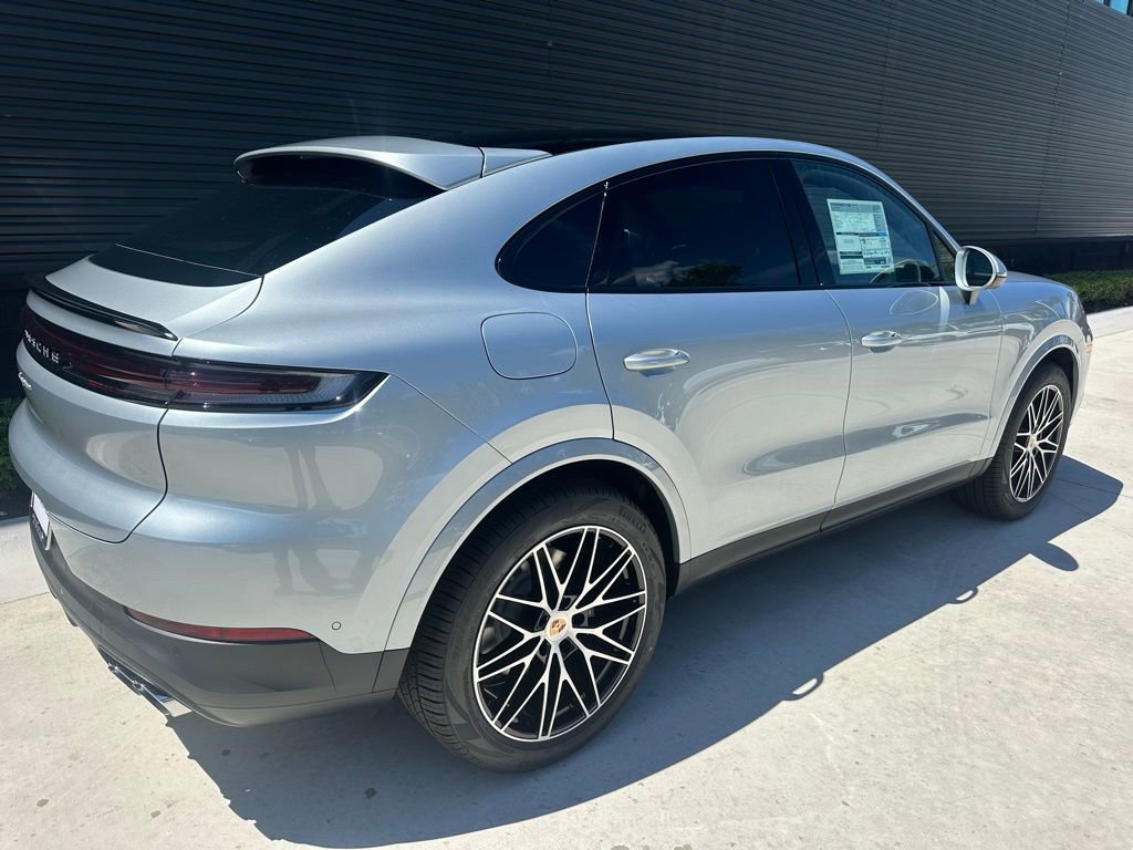 Used 2025 Porsche Cayenne Coupe image 12