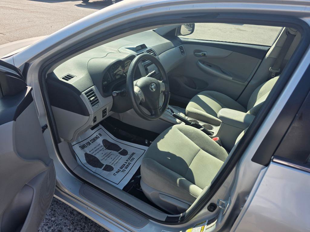 Used 2013 Toyota Corolla LE FWD image 5